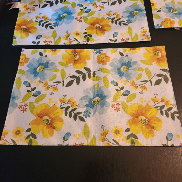 New with Tags Fabric Floral Placemats 11" x 17" 100% Polyester - Picture 2 of 7